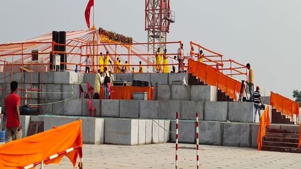 आज फिर इतिहास रच रही है अयोध्या, गर्भगृह निर्माण के शुभारंभ के साथ सीएम योगी को प्राप्त हो रहा एक और सौभाग्य आज फिर इतिहास रच रही है अयोध्या, गर्भगृह निर्माण के शुभारंभ के साथ सीएम योगी को प्राप्त हो रहा एक और सौभाग्य