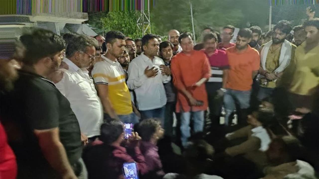 राजस्थान बार बार क्यों सुलग रहा : अब चित्तौड़गढ़ में सांप्रदायिक तनाव, युवक की हत्या के बाद बवाल, आज बाजार बंद राजस्थान बार बार क्यों सुलग रहा : अब चित्तौड़गढ़ में सांप्रदायिक तनाव, युवक की हत्या के बाद बवाल, आज बाजार बंद