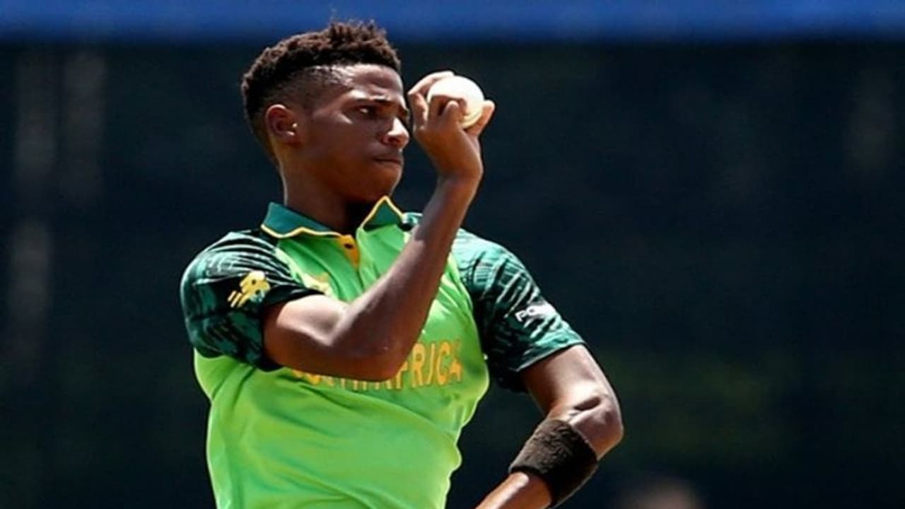  యూకేలో గుర్తుతెలియని వ్యక్తుల దాడి... ఆస్పత్రి పాలైన దక్షిణాఫ్రికా క్రికెటర్..!