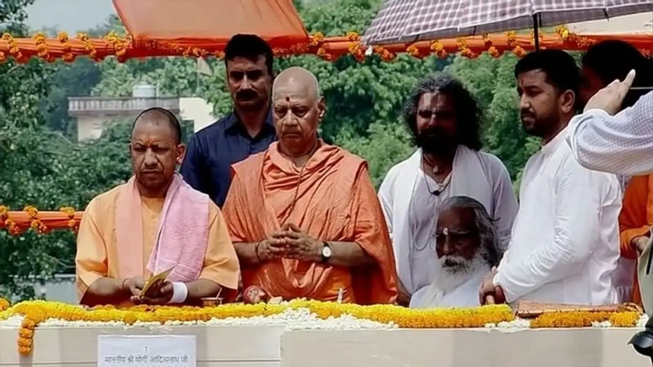 ರಾಮಮಂದಿರ ಗರ್ಭಗುಡಿಗೆ ಶಂಕುಸ್ಥಾಪನೆ ನೆರವೇರಿಸಿದ ಯೋಗಿ ಆದಿತ್ಯನಾಥ್!