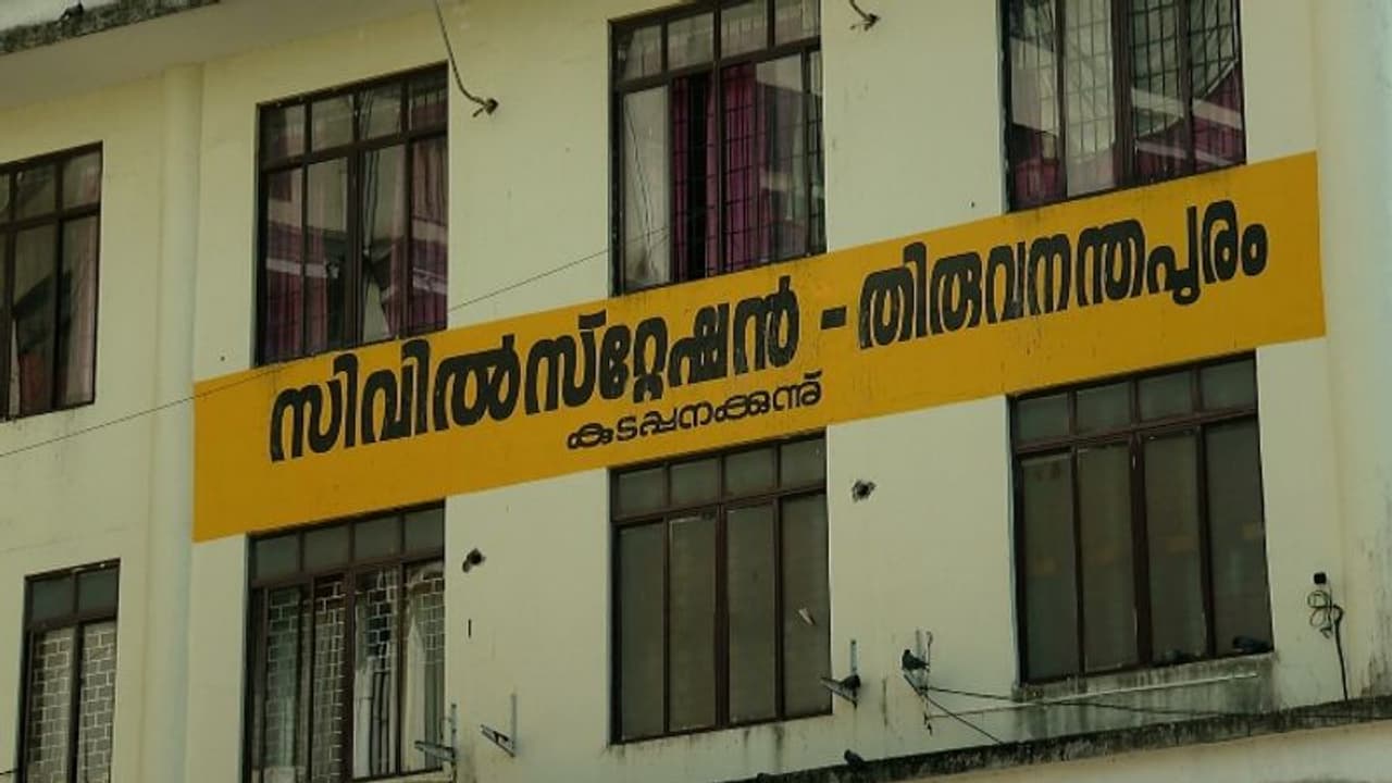 കോടതിയിലെ തൊണ്ടിമുതൽ മോഷണം: സ്വ‍ര്‍ണവും പണവും പോയത് 2018 ന് ശേഷമെന്ന് സൂചന 