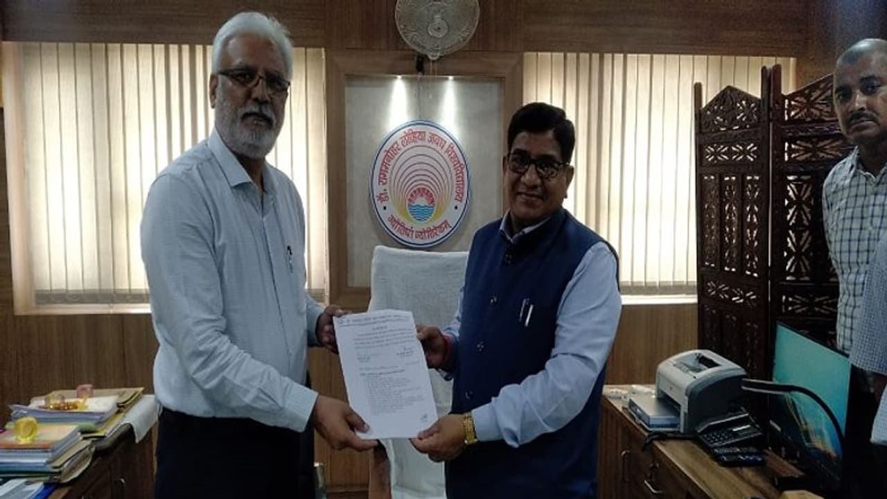 खबर का असर: दीपोत्सव और नियुक्ति में भ्रष्टाचार के बाद हटाए गए अवध विश्वविद्यालय के कुलपति प्रो रवि शंकर सिंह