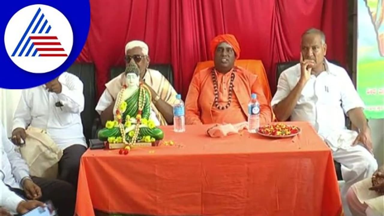 Chitradurga; ಚಲವಾದಿ ಗುರುಪೀಠದಲ್ಲಿ ಸಮಾಜದ ಸಭೆ, ಎರಡು ಗುಂಪುಗಳ ವಾಗ್ವಾದ