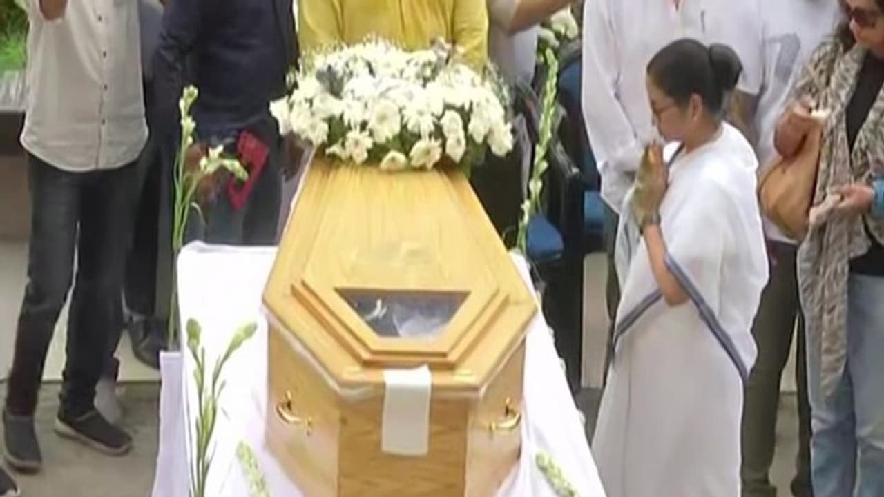 পরিচালক তরুণ মজুমদারের প্রয়াণে শোকবার্তা মুখ্যমন্ত্রী মমতা বন্দ্যোপাধ্যায়ের