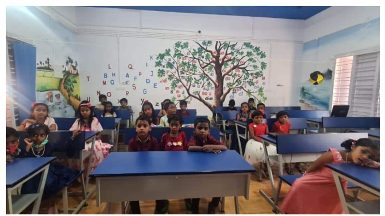 പത്ത് പേര്‍ ഇരട്ടകൾ, ഒരു മൂവര്‍ സംഘം; കുമാരപുരത്തെ ഒരു ഹാപ്പി എൽപി