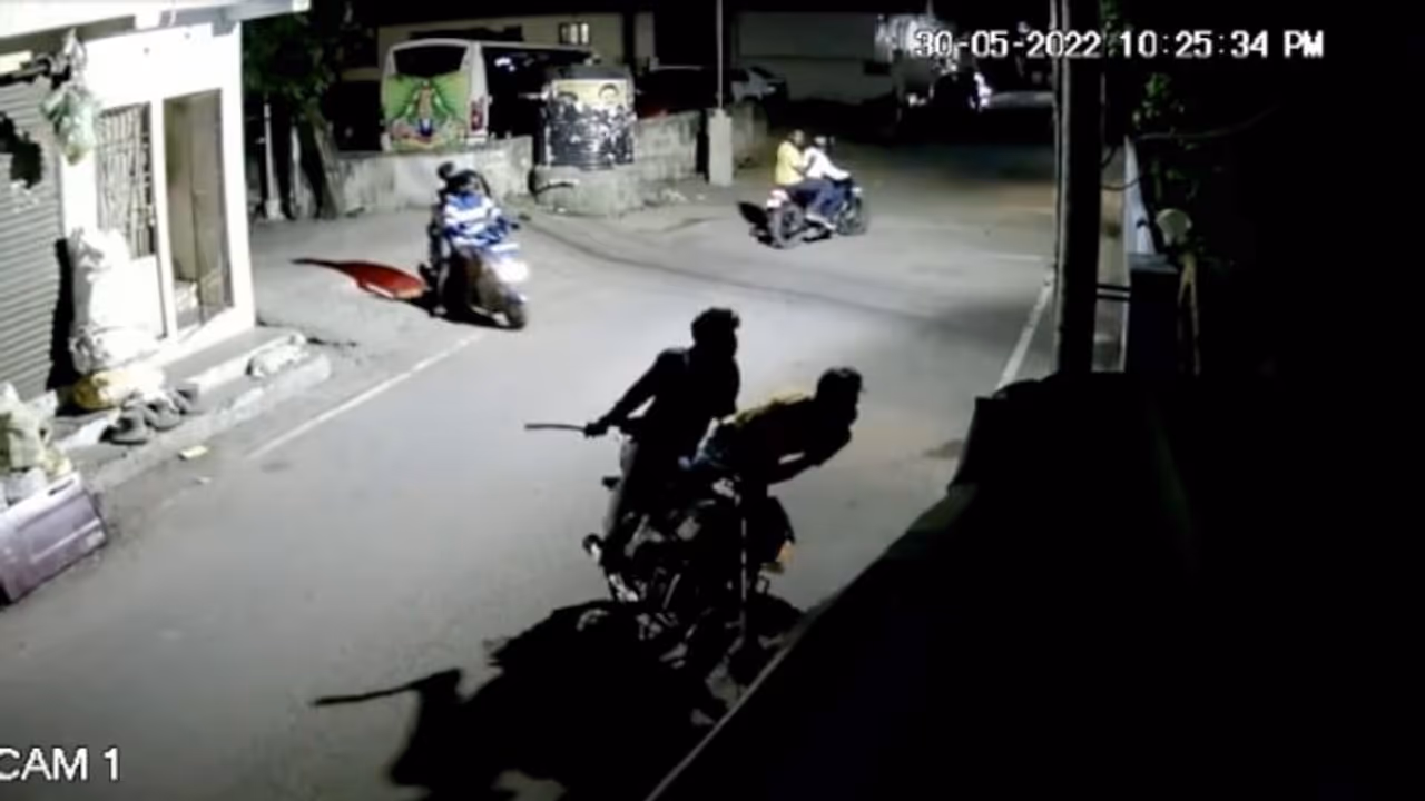 ബൈക്കിലെത്തി ഭീകരാന്തരീക്ഷം സൃഷ്ടിച്ചു, നാട്ടുകാരനെ കുത്തിപ്പരിക്കേല്പ്പിച്ചു; താമ്പരത്ത് 2 പേര് പിടിയില് ബൈക്കിലെത്തി ഭീകരാന്തരീക്ഷം സൃഷ്ടിച്ചു, നാട്ടുകാരനെ കുത്തിപ്പരിക്കേല്പ്പിച്ചു; താമ്പരത്ത് 2 പേര് പിടിയില്