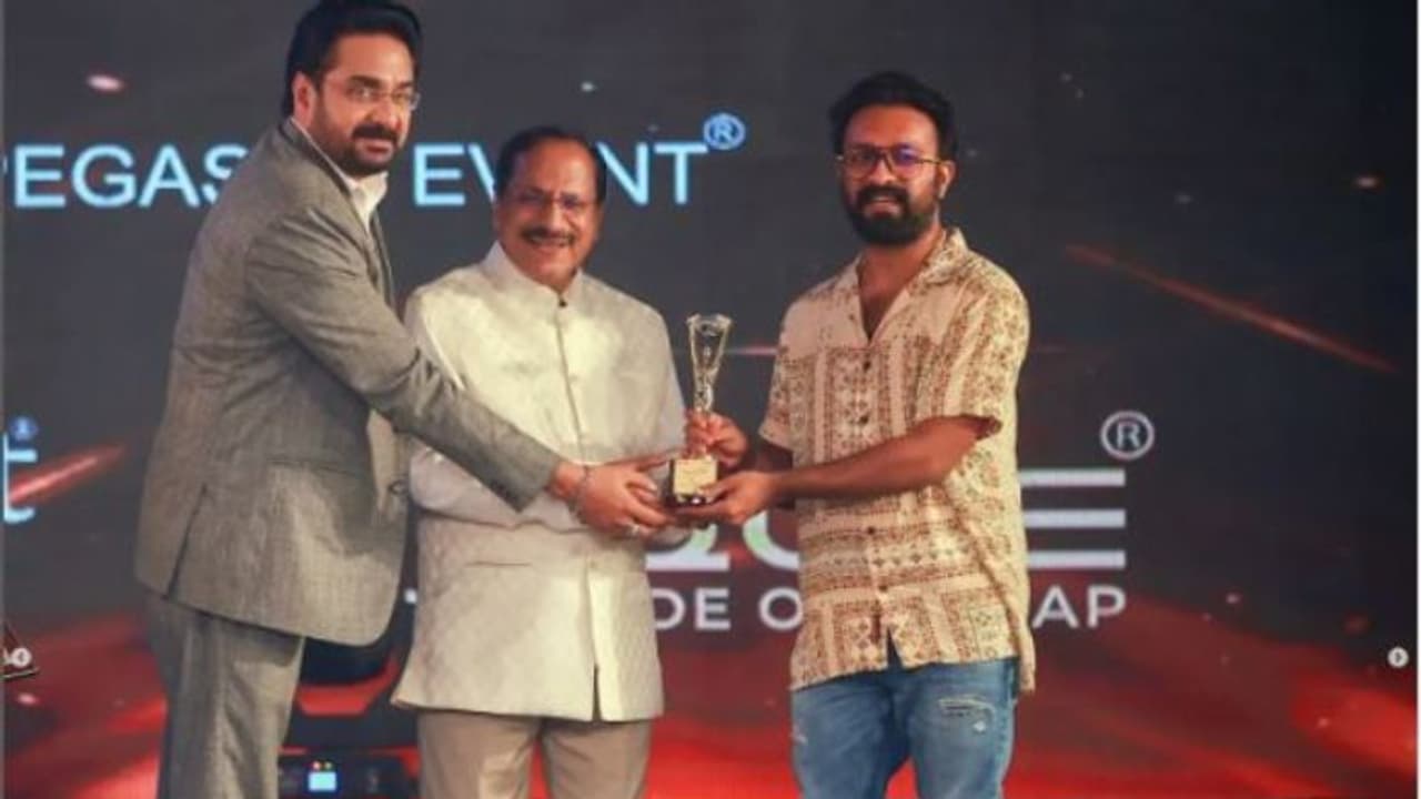 Santhwanam :'പറയാനുള്ളത് ഒത്തിരി നന്ദി'; പുരസ്കാര നിറവിൽ സജിന്റെ കുറിപ്പ് Santhwanam :'പറയാനുള്ളത് ഒത്തിരി നന്ദി'; പുരസ്കാര നിറവിൽ സജിന്റെ കുറിപ്പ്