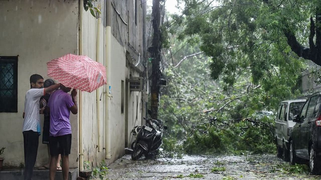 அடுத்த 4 நாட்களுக்கு தமிழகத்தில் ஒரு சில பகுதிகளில் மழை பெய்ய வாய்ப்பு! வானிலை மையம்!