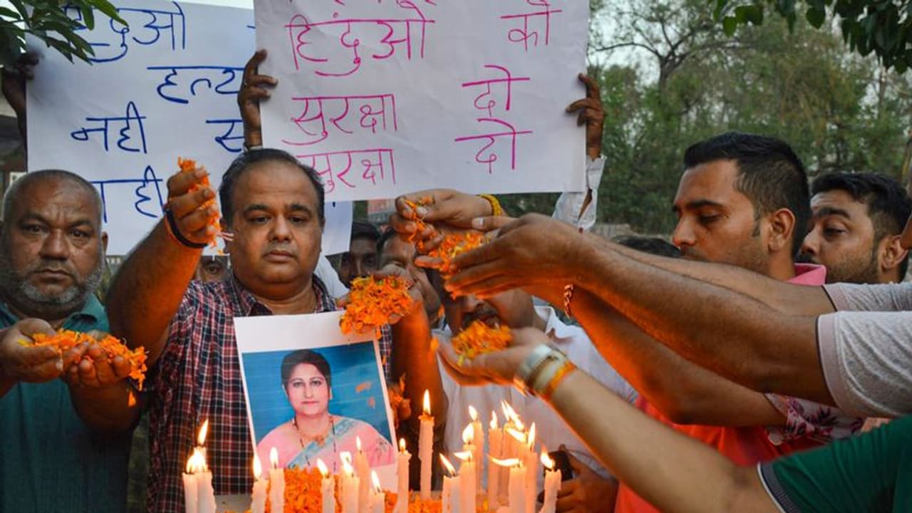 कश्मीर पंडितों को घाटी से भगाने आतंकवादी दुहरा रहे 1990 का 'द कश्मीर फाइल्स' जैसा डर, सरकार ने उठाया ये कदम