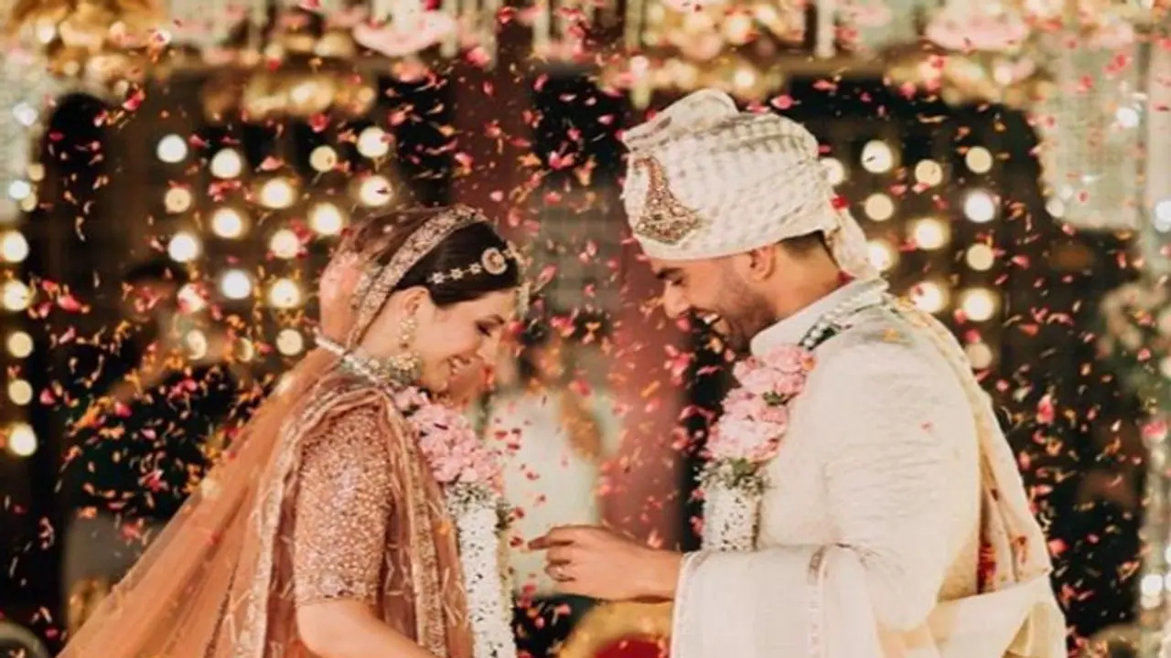 ನೀನೇ ನನಗೆ ಸರಿಯಾದ ಜೋಡಿ: ದಾಂಪತ್ಯ ಜೀವನಕ್ಕೆ ಕಾಲಿಟ್ಟ ದೀಪಕ್ ಚಹಾರ್ ನೀನೇ ನನಗೆ ಸರಿಯಾದ ಜೋಡಿ: ದಾಂಪತ್ಯ ಜೀವನಕ್ಕೆ ಕಾಲಿಟ್ಟ ದೀಪಕ್ ಚಹಾರ್