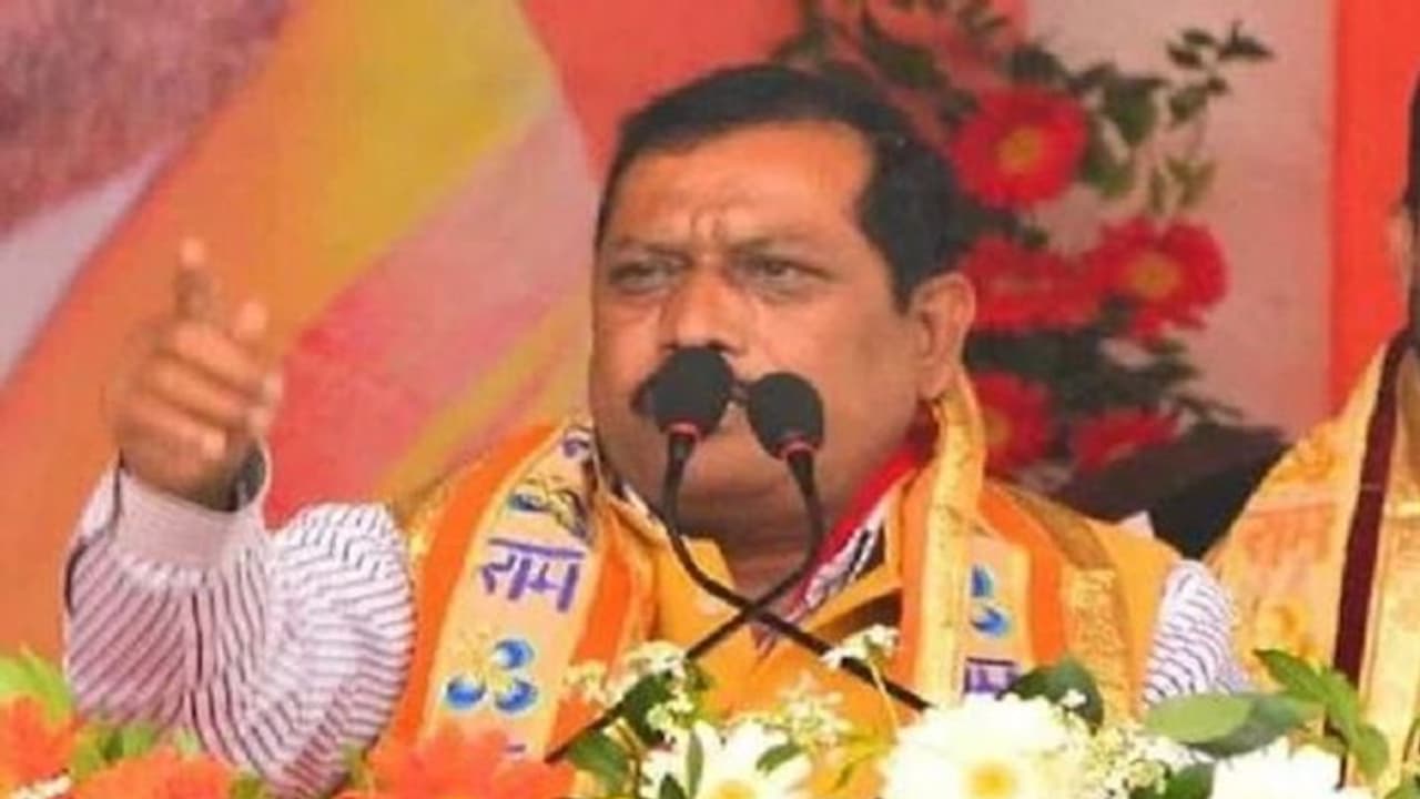 हरदोई विधायक ने सीएम योगी से की डिमांड, कहा पैरों में शक्ति के घुंघरु बांध दो, फिर चाल देख लो हरदोई विधायक ने सीएम योगी से की डिमांड, कहा पैरों में शक्ति के घुंघरु बांध दो, फिर चाल देख लो