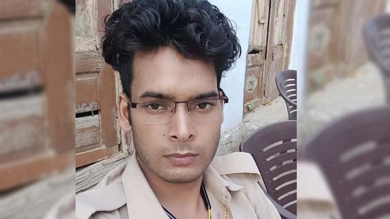 शादी की छुट्टी से वापस आए सिपाही की गला रेतकर हत्या, जानिए क्यों प्रेम प्रसंग के एंगल पर जांच में जुटी पुलिस शादी की छुट्टी से वापस आए सिपाही की गला रेतकर हत्या, जानिए क्यों प्रेम प्रसंग के एंगल पर जांच में जुटी पुलिस