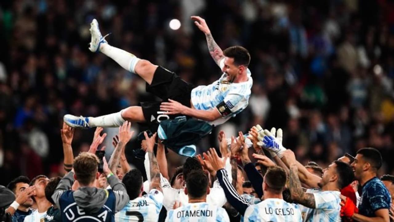 ദൈവസ്പര്‍ശമുള്ള രണ്ട് ഗോളുകള്‍, മാലാഖയുടെ ചിപ്പ്; അര്‍ജന്റീനയുടെ വിജയത്തിലേക്ക് വഴി തുറന്ന ഗോളുകള്‍ കാണാം