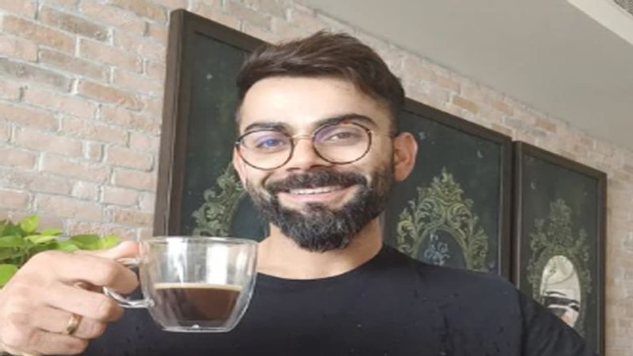आईपीएल 2022 के बाद इस तरह घर में चिल कर रहे विराट कोहली, शेयर की अपनी मॉर्निंग फोटो आईपीएल 2022 के बाद इस तरह घर में चिल कर रहे विराट कोहली, शेयर की अपनी मॉर्निंग फोटो