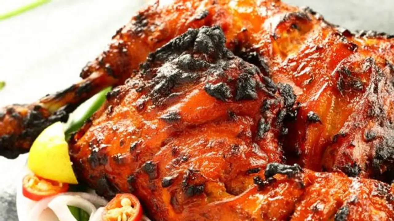 ಕೆಜಿಎಫ್: ತಂದೂರಿ ಚಿಕನ್ನಲ್ಲಿ ಹುಳು, ಕಕ್ಕಾಬಿಕ್ಕಿಯಾದ ಗ್ರಾಹಕ..! ಕೆಜಿಎಫ್: ತಂದೂರಿ ಚಿಕನ್ನಲ್ಲಿ ಹುಳು, ಕಕ್ಕಾಬಿಕ್ಕಿಯಾದ ಗ್ರಾಹಕ..!