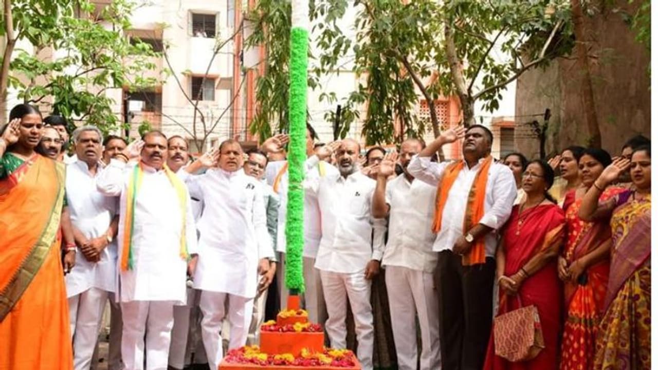 Telangana Formation Day: అమరుల ఆకాంక్షలు నేరవేరేది కాషాయంతోనే: బండి సంజయ్