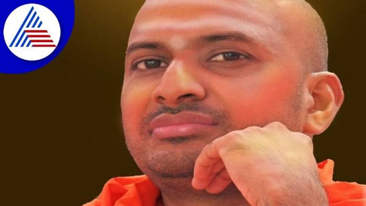 ರೋಹಿತ್‌ ಚಕ್ರತೀರ್ಥನ ವಕ್ರಬುದ್ಧಿ ಸರ್ಕಾರ ಸರಿ ಮಾಡಲಿ: ಬಸವಯೋಗಿಪ್ರಭು ಸ್ವಾಮೀಜಿ