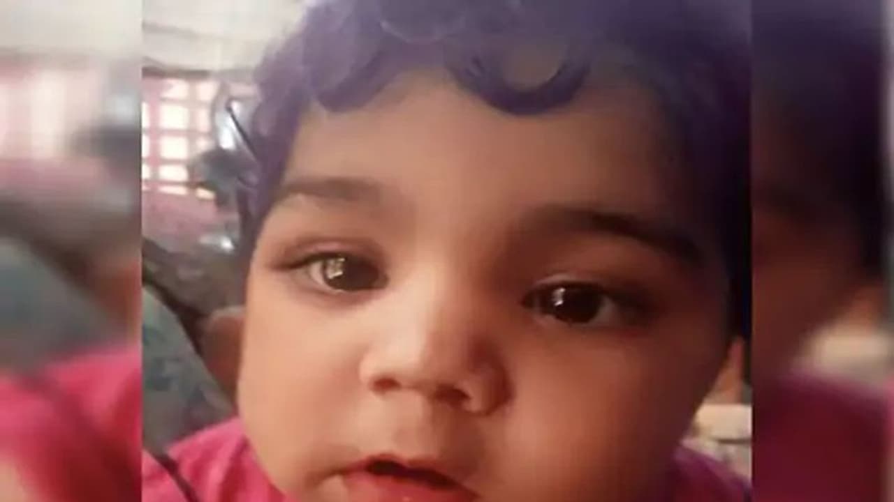 बिहार में इस दुधमुंहे बच्चे को तलवार से काट डाला, शव को कलेजे से चिपका बिलखती रही मां बिहार में इस दुधमुंहे बच्चे को तलवार से काट डाला, शव को कलेजे से चिपका बिलखती रही मां