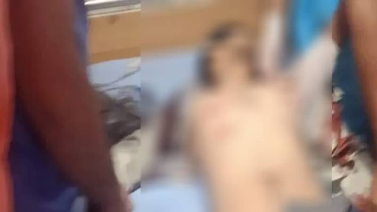 JK terrorists attack: தீவிரவாதிகள் நடத்திய தாக்குதலில் வங்கி மேலாளர் சுட்டுக் கொலை..!