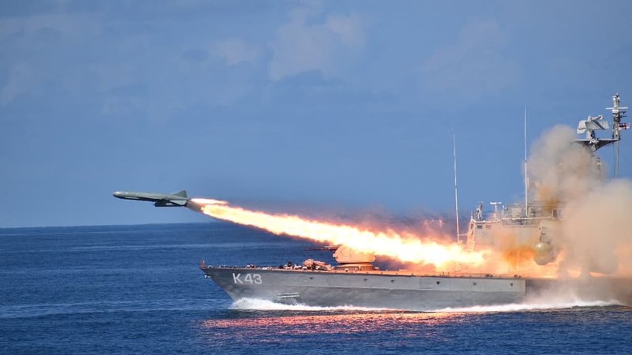 মোদীর স্বপ্নের আত্মনির্ভর ভারত, দেশীয় পদ্ধতিতে নতুন ভাবে সেজে উঠছে ভারতীয় নৌসেনা