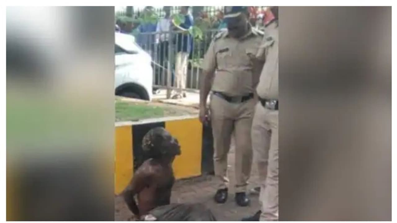 മുംബൈയിൽ നൈജീരിയൻ പൗരന്റെ കത്തിയാക്രമണം; എട്ടുപേർക്ക് പരിക്ക് മുംബൈയിൽ നൈജീരിയൻ പൗരന്റെ കത്തിയാക്രമണം; എട്ടുപേർക്ക് പരിക്ക്