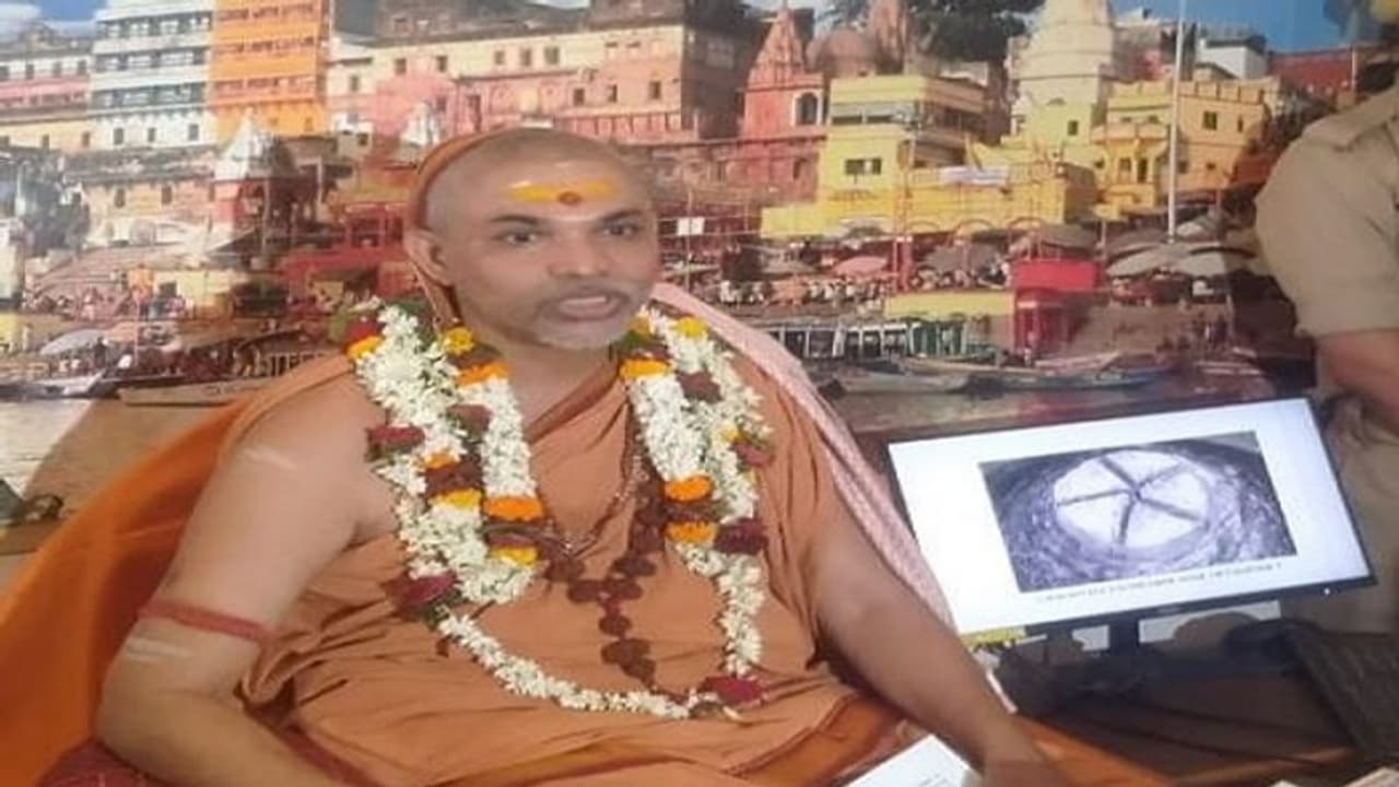 ಗ್ಯಾನವಾಪಿ ಮಸೀದಿ ‘ಶಿವಲಿಂಗ’ ಪೂಜೆಗೆ ಯತ್ನ: ಶ್ರೀಗಳಿಗೆ ಪೊಲೀಸರ ತಡೆ