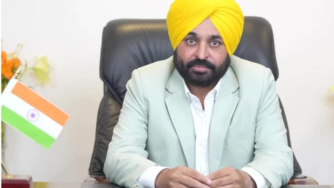 मूसेवाला की हत्या के बाद पंजाब में फिर 424 लोगों की VIP सुरक्षा बहाल, हाईकोर्ट ने राज्य सरकार को लगाई फटकार मूसेवाला की हत्या के बाद पंजाब में फिर 424 लोगों की VIP सुरक्षा बहाल, हाईकोर्ट ने राज्य सरकार को लगाई फटकार