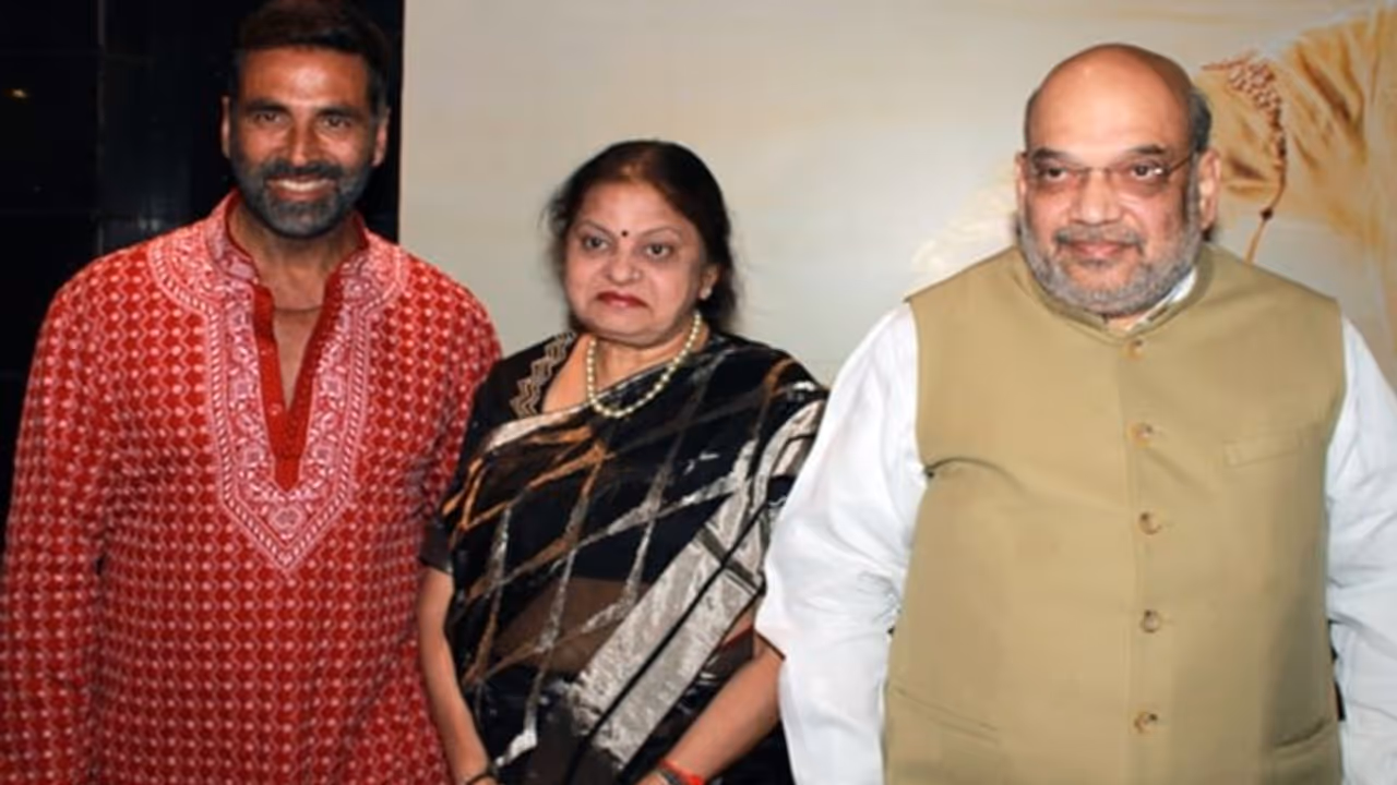 Samrat Prithviraj: अक्षय कुमार की फिल्म के रंग में रंगे अमित शाह, गृहमंत्री का डायलॉग सुन चौंकी पत्नी Samrat Prithviraj: अक्षय कुमार की फिल्म के रंग में रंगे अमित शाह, गृहमंत्री का डायलॉग सुन चौंकी पत्नी