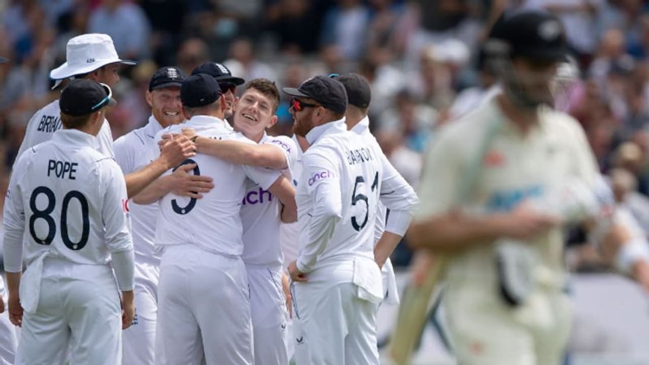 ENG vs NZ : ന്യൂജന്‍ മാറ്റി പോട്ടിനും വിന്‍റേജ് ജിമ്മിക്കും 4 വിക്കറ്റ് വീതം; കിവീസ് 132ല്‍ പുറത്ത് 