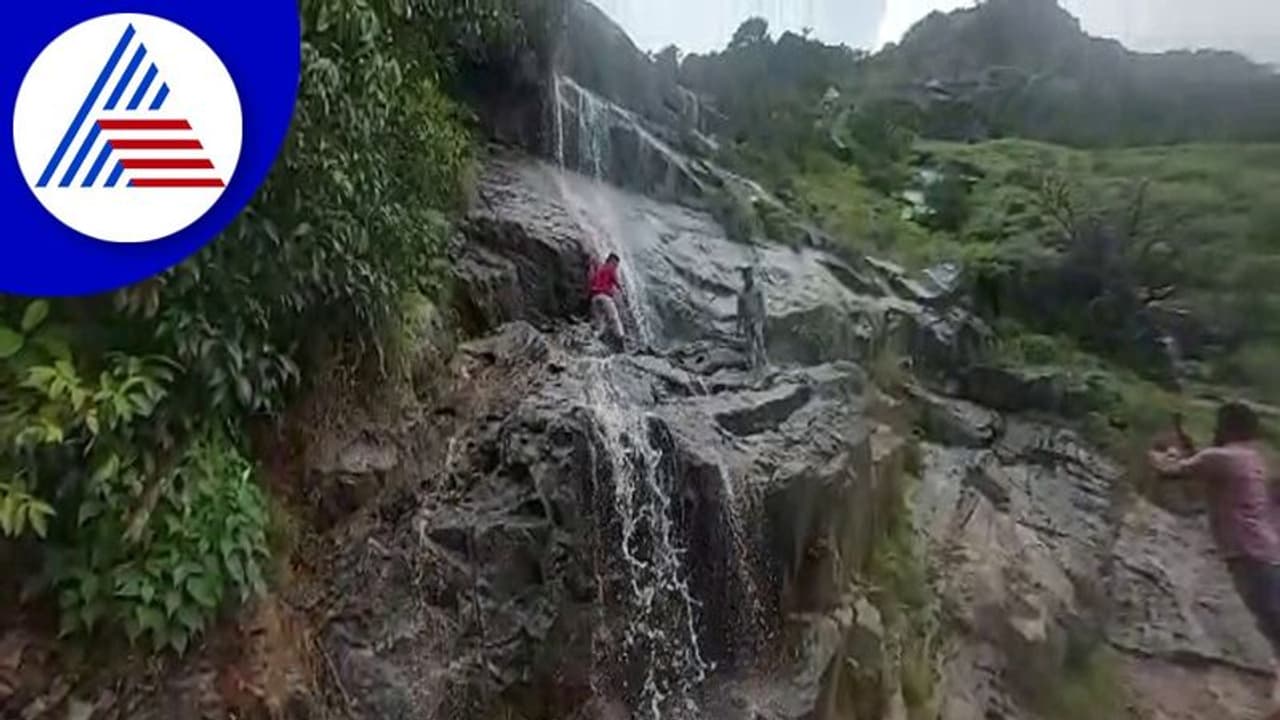 Chikkamagaluru: ಕಳೆದ 3 ವರ್ಷದಲ್ಲಿ 10 ಜನರ ಬಲಿ ತೆಗೆದುಕೊಂಡ ಸೆಲ್ಫಿ ಕ್ರೇಜ್! Chikkamagaluru: ಕಳೆದ 3 ವರ್ಷದಲ್ಲಿ 10 ಜನರ ಬಲಿ ತೆಗೆದುಕೊಂಡ ಸೆಲ್ಫಿ ಕ್ರೇಜ್!