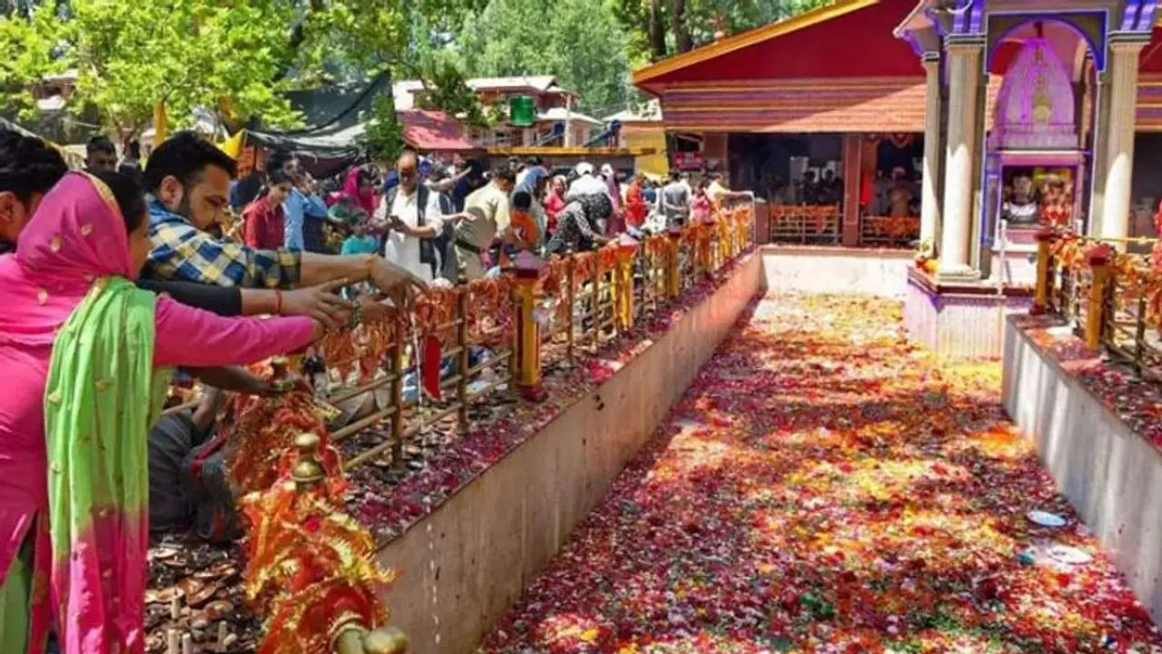 जम्मू कश्मीर से हिंदुओं को भगाने टार्गेट किलिंग के बीच खीर भवानी मेले को लेकर सामने आई ये चौंकाने वाली बात जम्मू कश्मीर से हिंदुओं को भगाने टार्गेट किलिंग के बीच खीर भवानी मेले को लेकर सामने आई ये चौंकाने वाली बात