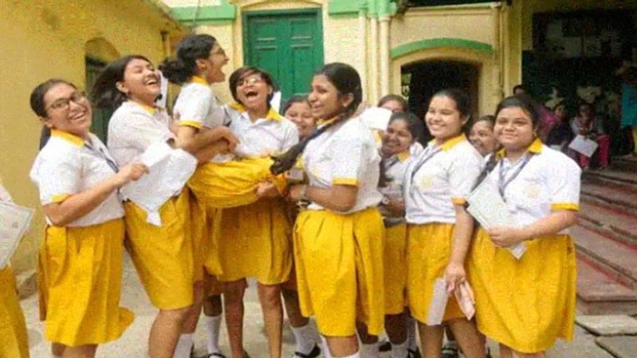  উচ্চ মাধ্যমিকে পাশের হার ৮৮.৪৪ শতাংশ, জেলায় জয়জয়কার