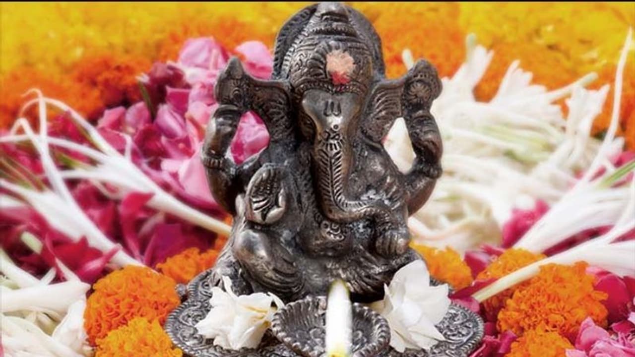 Vinayak Chaturthi ke Upay: आज शुभ योग में करें इन 6 में से कोई भी 1 उपाय, बचे रहेंगे बुरे समय से Vinayak Chaturthi ke Upay: आज शुभ योग में करें इन 6 में से कोई भी 1 उपाय, बचे रहेंगे बुरे समय से