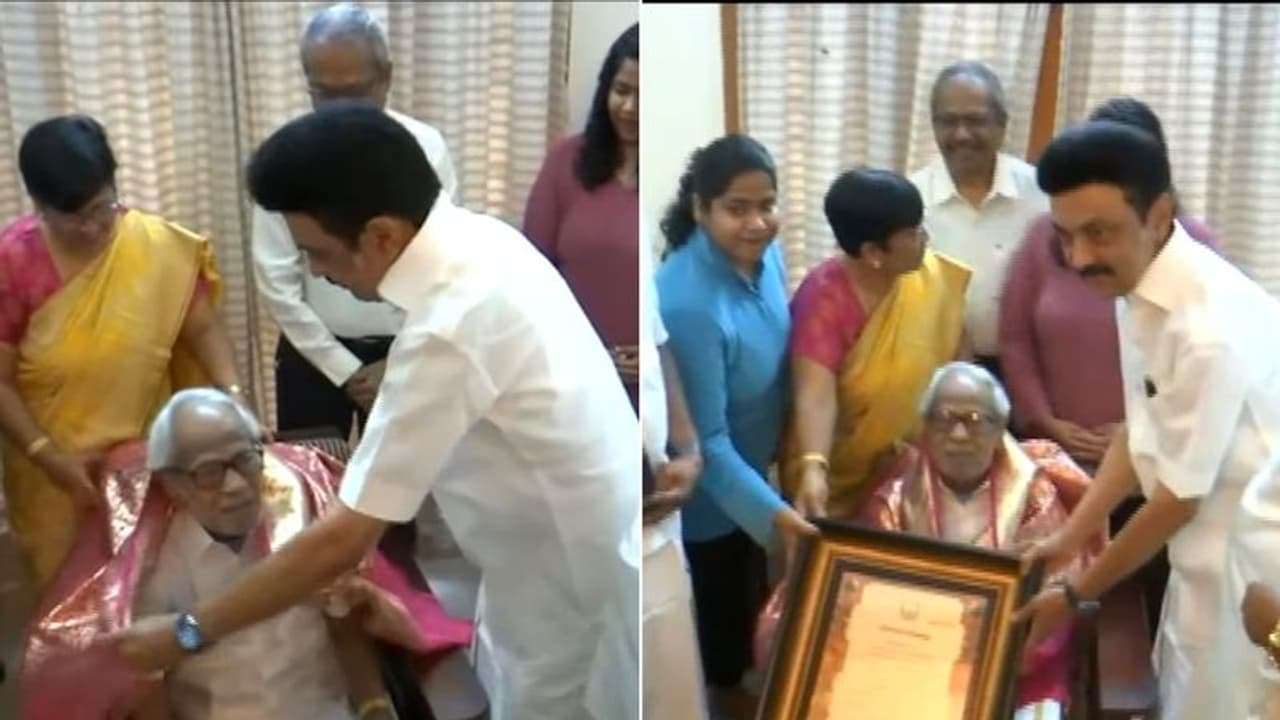 HBD Kalaignar Karunanidhi : பழம்பெரும் வசனகர்த்தா ஆரூர் தாஸ்க்கு விருது 10 லட்சம் வழங்கிய முதல்வர் ஸ்டாலின்.! HBD Kalaignar Karunanidhi : பழம்பெரும் வசனகர்த்தா ஆரூர் தாஸ்க்கு விருது 10 லட்சம் வழங்கிய முதல்வர் ஸ்டாலின்.!