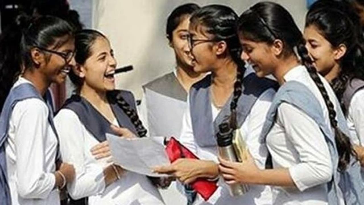 বাড়তে চলেছে গরমের ছুটি, আজই নির্দেশিকা জারির সম্ভাবনা বাড়তে চলেছে গরমের ছুটি, আজই নির্দেশিকা জারির সম্ভাবনা