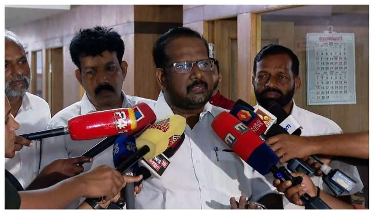 Thrikkakkara by election : തോല്വി സമ്മതിച്ച് സിപിഎം, തോറ്റത് ക്യാപ്റ്റനല്ലെന്ന് ജില്ലാ സെക്രട്ടറി Thrikkakkara by election : തോല്വി സമ്മതിച്ച് സിപിഎം, തോറ്റത് ക്യാപ്റ്റനല്ലെന്ന് ജില്ലാ സെക്രട്ടറി