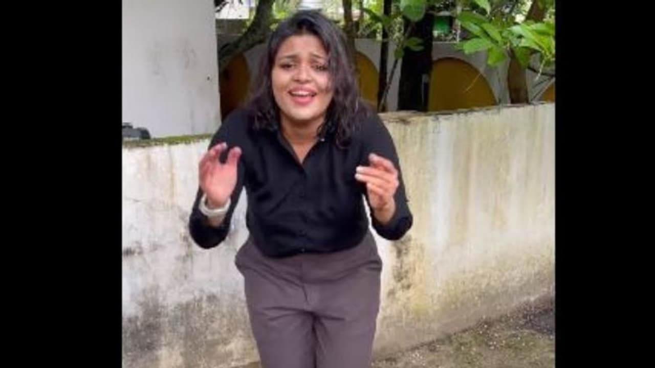 Thrikkakara by election : 'അപ്പോഴും പറഞ്ഞില്ലേ'.... ഉമാ തോമസിന്റെ വിജയം ആഘോഷിച്ച് ഹൈബി ഈഡന്റെ ഭാര്യ Thrikkakara by election : 'അപ്പോഴും പറഞ്ഞില്ലേ'.... ഉമാ തോമസിന്റെ വിജയം ആഘോഷിച്ച് ഹൈബി ഈഡന്റെ ഭാര്യ