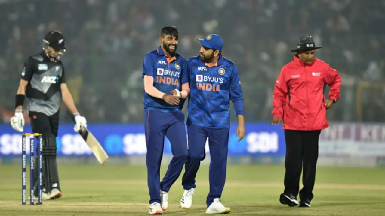 విరాట్ కోహ్లీ చెప్పాడు, జో రూట్ వికెట్ తీసిన మహ్మద్ సిరాజ్... క్రీజులో రోహిత్ శర్మ ఉండగానే... విరాట్ కోహ్లీ చెప్పాడు, జో రూట్ వికెట్ తీసిన మహ్మద్ సిరాజ్... క్రీజులో రోహిత్ శర్మ ఉండగానే...