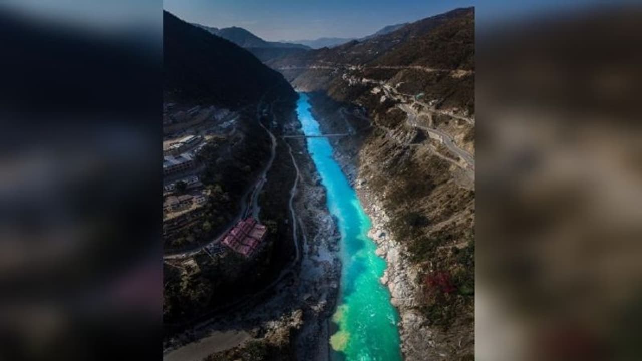 নীলাভ অলকনন্দার ছবি ভাইরাল, রূপে মোহিত নেটিজেনরা