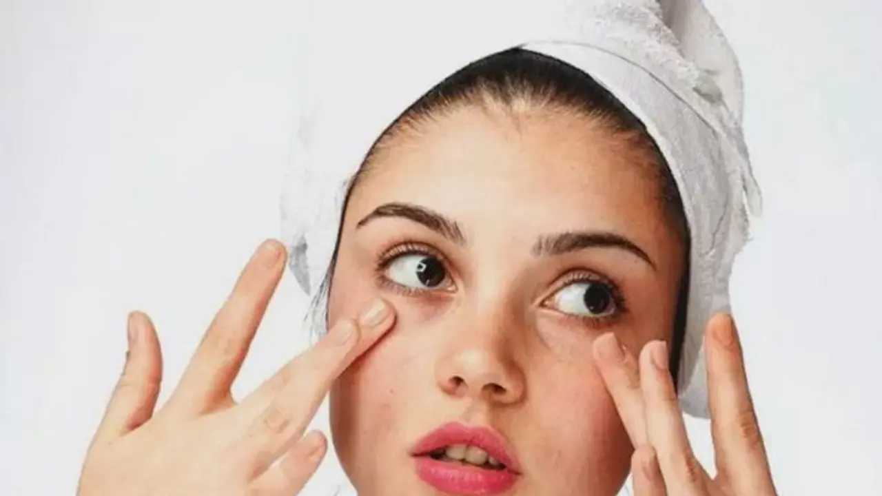 Under Eye Dark circles Cure : കണ്ണിന് താഴേയുള്ള കറുപ്പ് നിറം മാറാന് ഇതാ ചില പൊടിക്കെെകൾ Under Eye Dark circles Cure : കണ്ണിന് താഴേയുള്ള കറുപ്പ് നിറം മാറാന് ഇതാ ചില പൊടിക്കെെകൾ