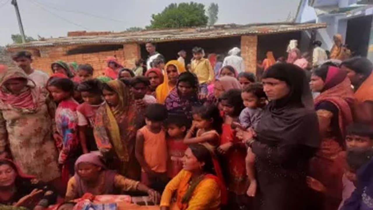 बहराइच में नमाज पढ़ने के दौरान 2 लोगों की मौत, मची अफरा तफरी