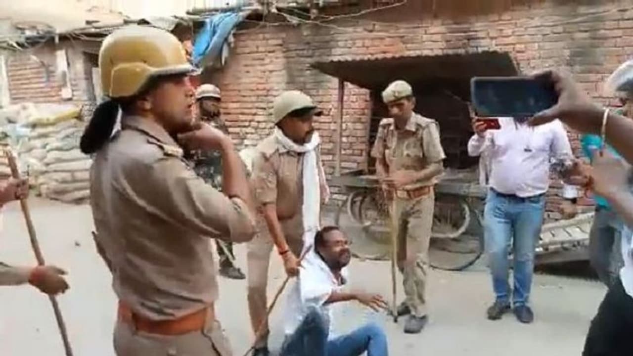 कानपुर हिंसा: मास्टरमाइंड हयात जफर हाशमी की तलाश में जुटी पुलिस, पहले भी विवादों से रहा है गहरा नाता कानपुर हिंसा: मास्टरमाइंड हयात जफर हाशमी की तलाश में जुटी पुलिस, पहले भी विवादों से रहा है गहरा नाता