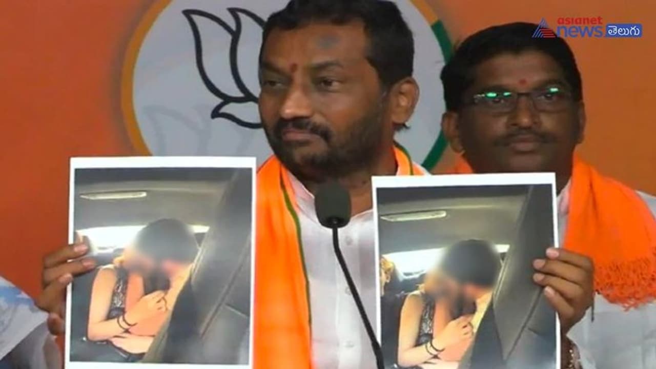 Amnesia Pub Rape Case : ఫోటోలు, వీడియోలు లీక్.. అలర్టైన పోలీసు ఉన్నతాధికారులు, అత్యవసర భేటీ Amnesia Pub Rape Case : ఫోటోలు, వీడియోలు లీక్.. అలర్టైన పోలీసు ఉన్నతాధికారులు, అత్యవసర భేటీ