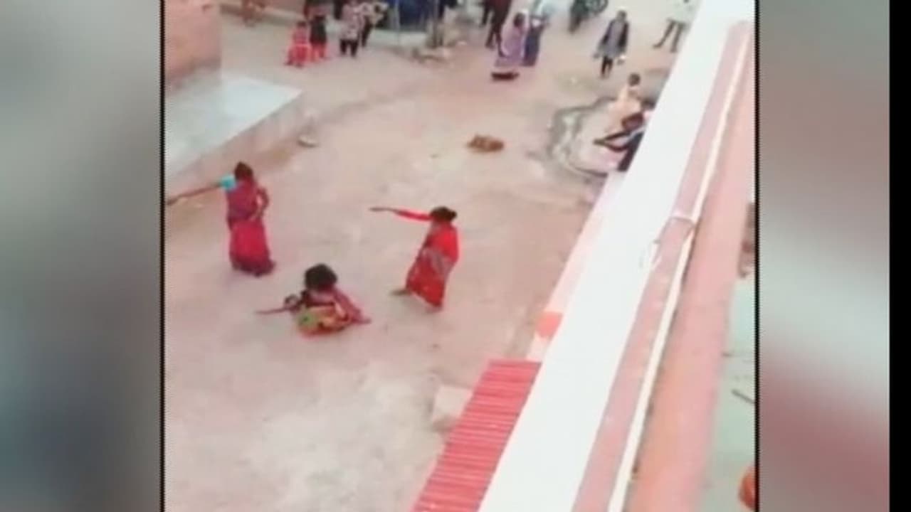 కొడుకును కనలేదని మహిళపై విచక్షణారహిత దాడి.. యూపీలో ఘటన