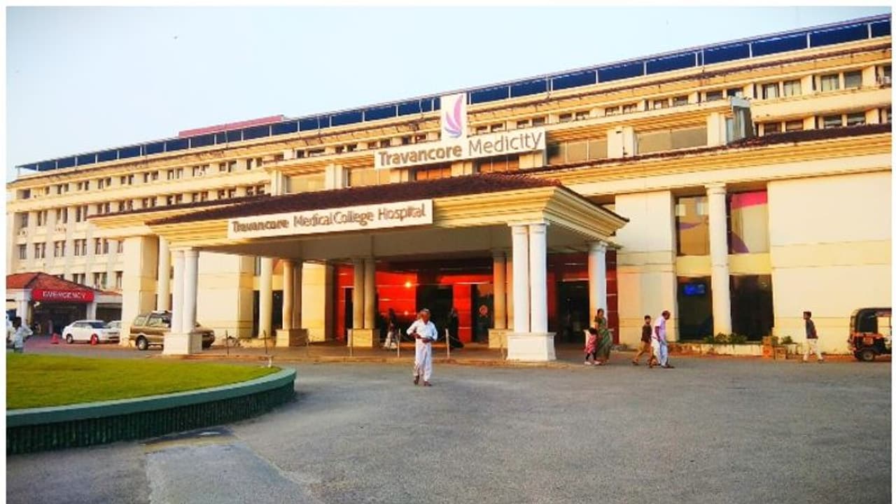 'മികച്ച ഭക്ഷണം നൽകണം'; കൊല്ലം ട്രാവൻകൂർ മെഡിസിറ്റിയിൽ വിദ്യാർത്ഥികള് സമരത്തില് 'മികച്ച ഭക്ഷണം നൽകണം'; കൊല്ലം ട്രാവൻകൂർ മെഡിസിറ്റിയിൽ വിദ്യാർത്ഥികള് സമരത്തില്
