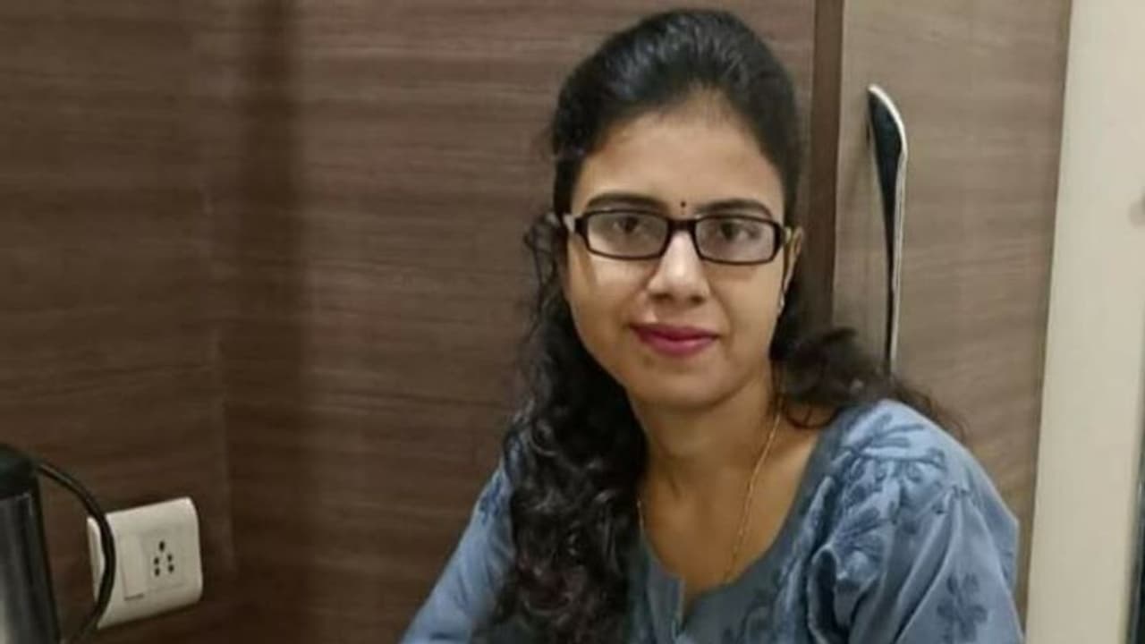 मानवीय भूल: UPSC 2021 का रिजल्ट आने पर इस लड़की ने किया था पास होने का दावा, अब परिवार सहित मांगी माफी मानवीय भूल: UPSC 2021 का रिजल्ट आने पर इस लड़की ने किया था पास होने का दावा, अब परिवार सहित मांगी माफी