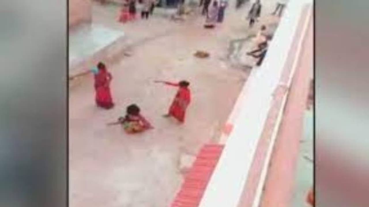 രണ്ടാമതും പെൺകുട്ടിയെ പ്രസവിച്ചു; സ്ത്രീക്ക് ക്രൂര മർദ്ദനം; ഭർത്താവിനെ ഉൾപ്പെടെ അറസ്റ്റ് ചെയ്യാതെ പൊലീസ്