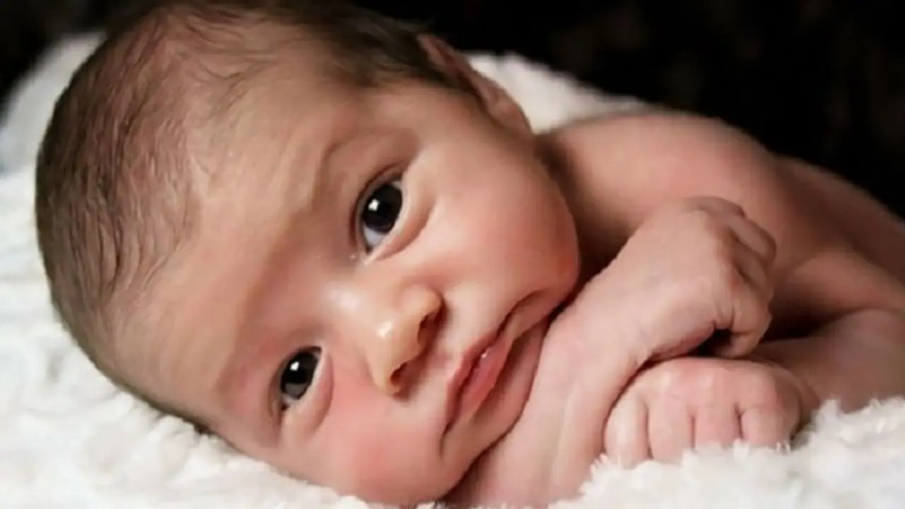 অর্থের জন্য বিক্রি হয়েছে আগের সন্তানরাও, এবার তিন দিনের শিশুকন্যাকে বন্ধ ঘরে ফেলে পালালেন মা অর্থের জন্য বিক্রি হয়েছে আগের সন্তানরাও, এবার তিন দিনের শিশুকন্যাকে বন্ধ ঘরে ফেলে পালালেন মা