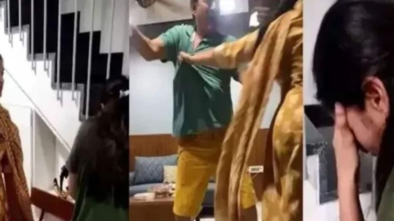 ஜீன்ஸ் போட்ட பெண்ணுடன் படுக்கை அறையில் மாஜி அமைச்சர்.. 68 வயதில் அசிங்கம், இழுத்துப் போட்டு அடிக்கும் மனைவி. ஜீன்ஸ் போட்ட பெண்ணுடன் படுக்கை அறையில் மாஜி அமைச்சர்.. 68 வயதில் அசிங்கம், இழுத்துப் போட்டு அடிக்கும் மனைவி.