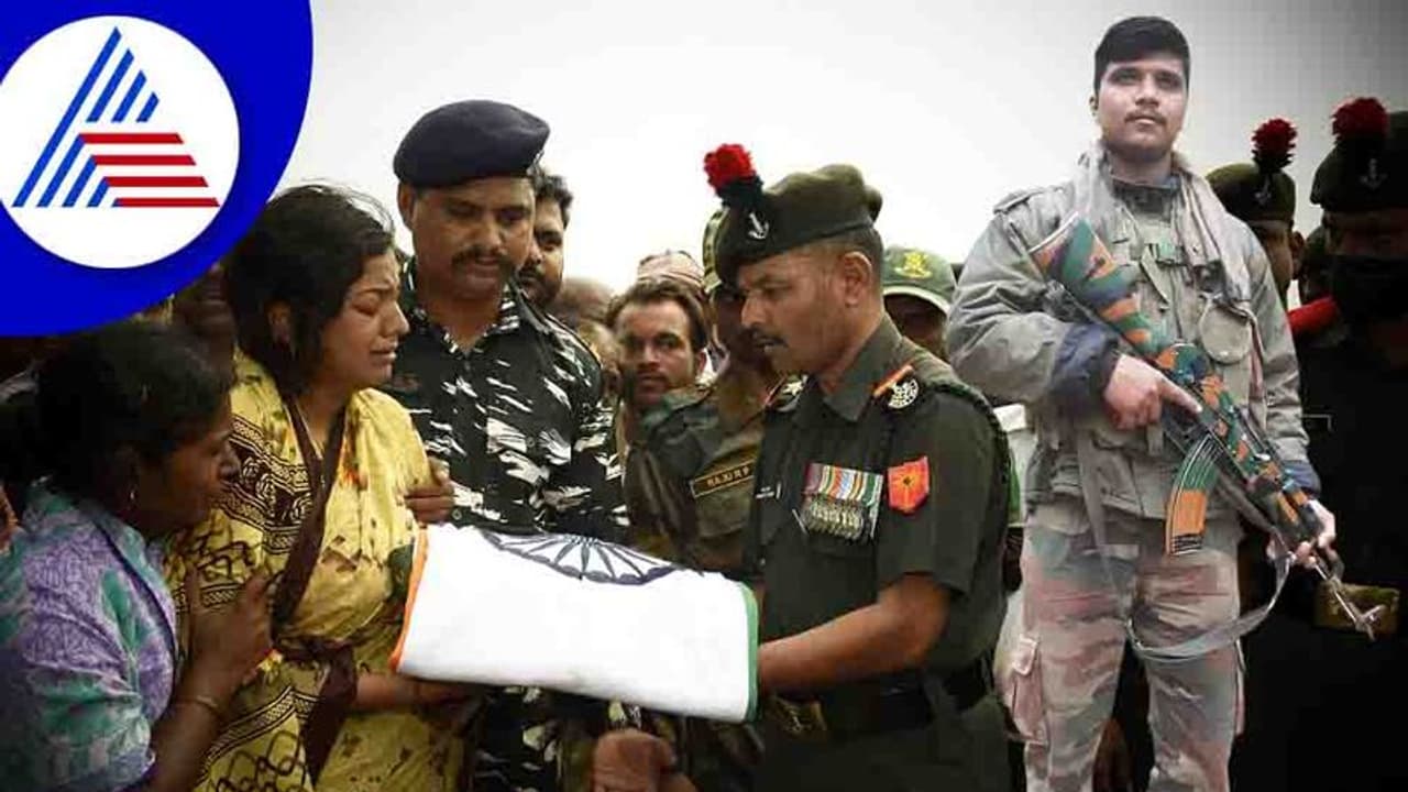 Belagavi; ಪತ್ನಿ ಸೀಮಂತಕ್ಕೆ ಬಂದಿದ್ದ ಯೋಧ ಅಪಘಾತದಲ್ಲಿ ದುರ್ಮರಣ! Belagavi; ಪತ್ನಿ ಸೀಮಂತಕ್ಕೆ ಬಂದಿದ್ದ ಯೋಧ ಅಪಘಾತದಲ್ಲಿ ದುರ್ಮರಣ!